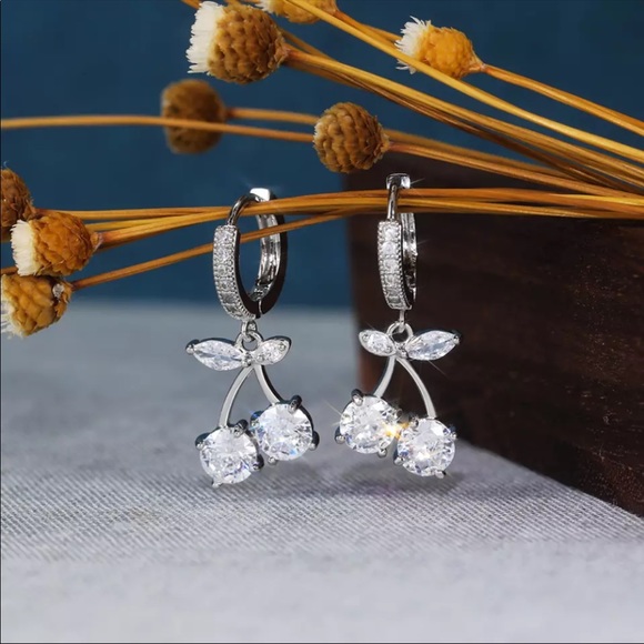 New Women’s Silver Plated Dangle Diamond Earrings - Picture 2 of 3